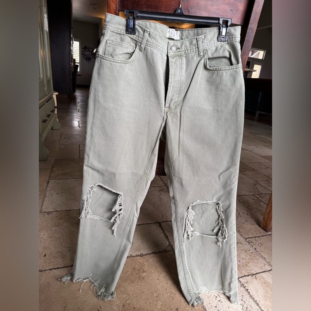 Like New! Never wore. Free People cropped jeans